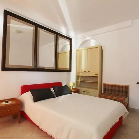 بيت ضيافة Apartments Zambratija 3*