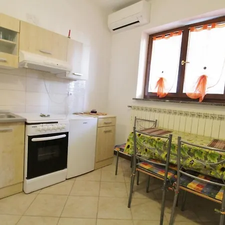 Apartments Zambratija بيت ضيافة 3*