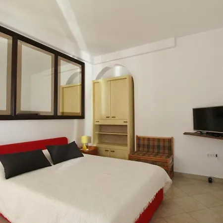Apartments Zambratija 3*