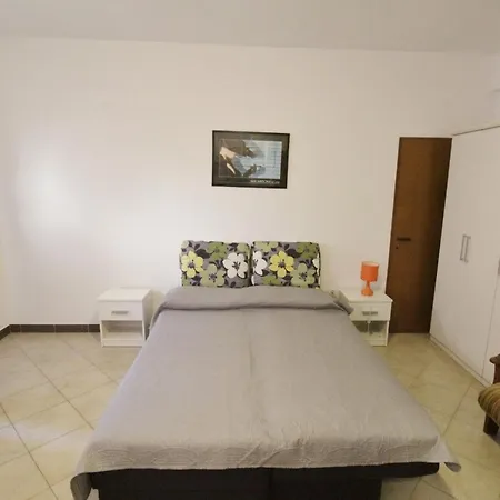 Apartments Zambratija 3*